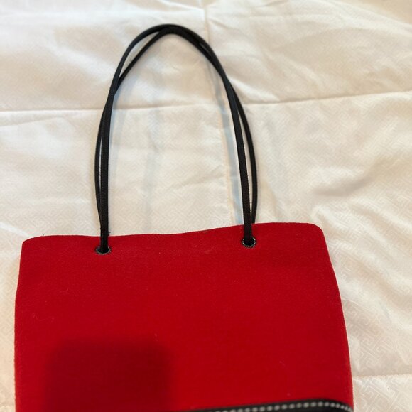 Red purse handcrafted by Material Things - Picture 4 of 8
